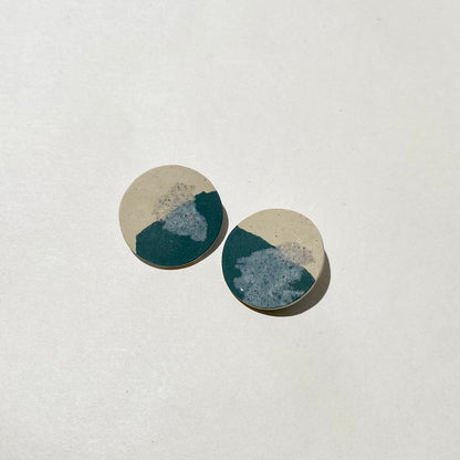Sand and stone studs