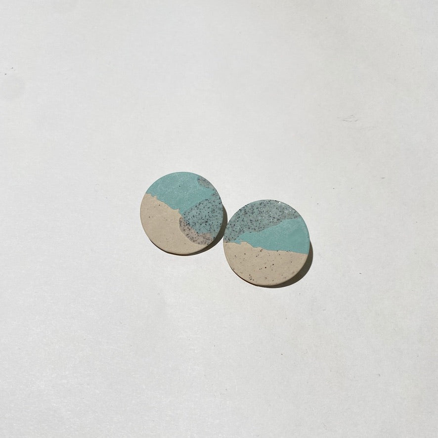 Sand and stone studs
