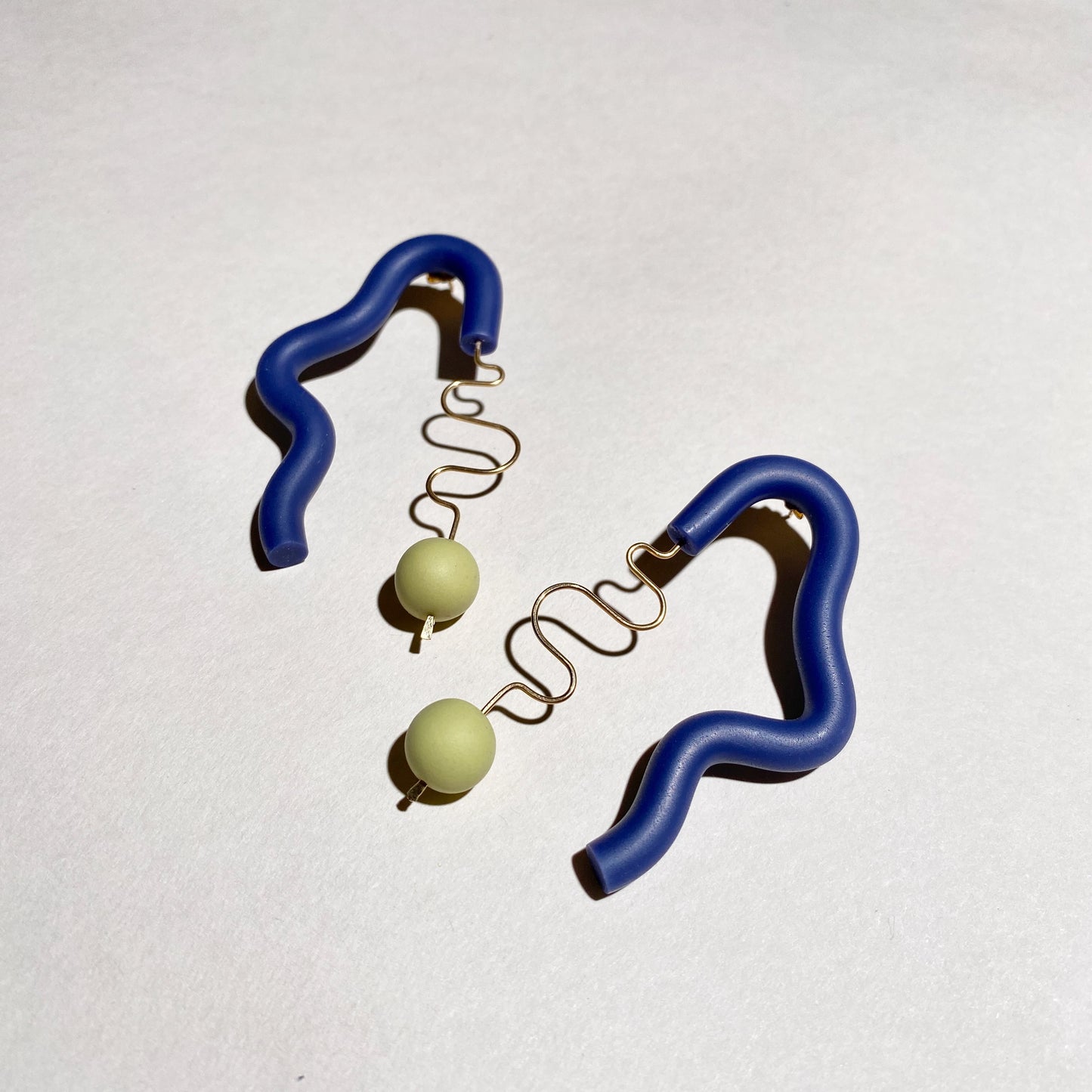 Forme earrings Navy and Pistachio